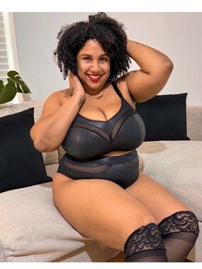 NWOT Snag Tights Siren Bra size 5 grande cup